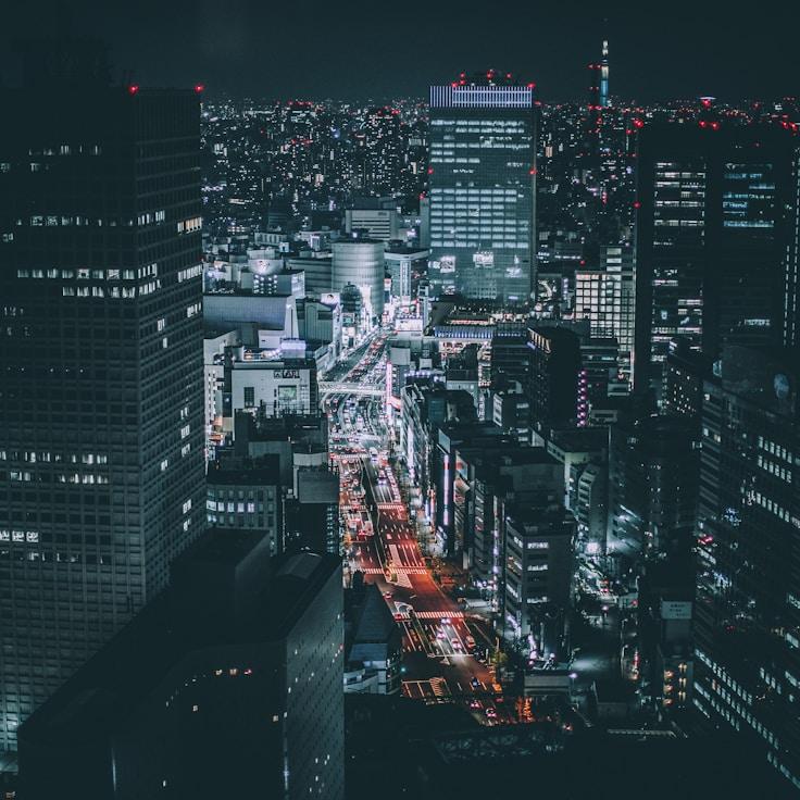 Parents evaluating schools in Portugal